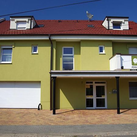 Pension Kiwi Mikulov Luaran gambar