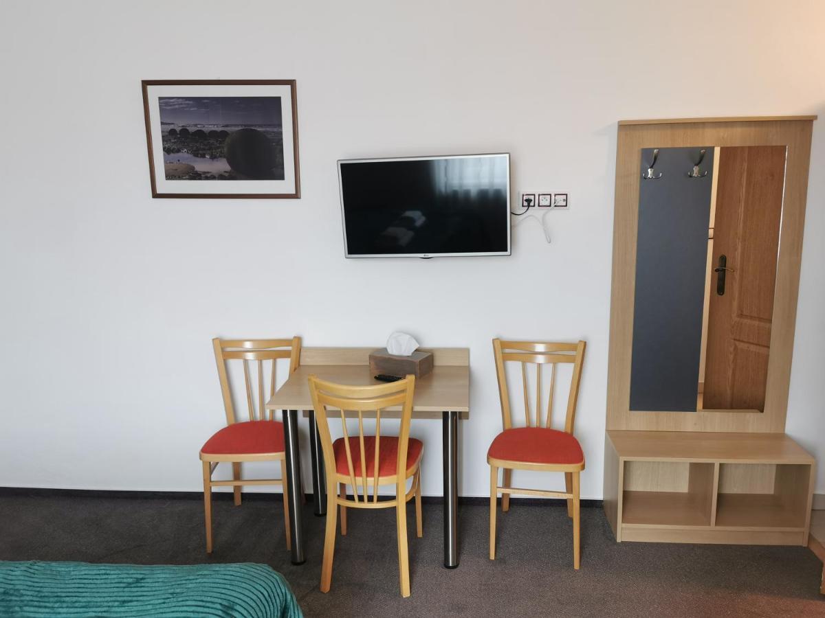 Pension Kiwi Mikulov Luaran gambar