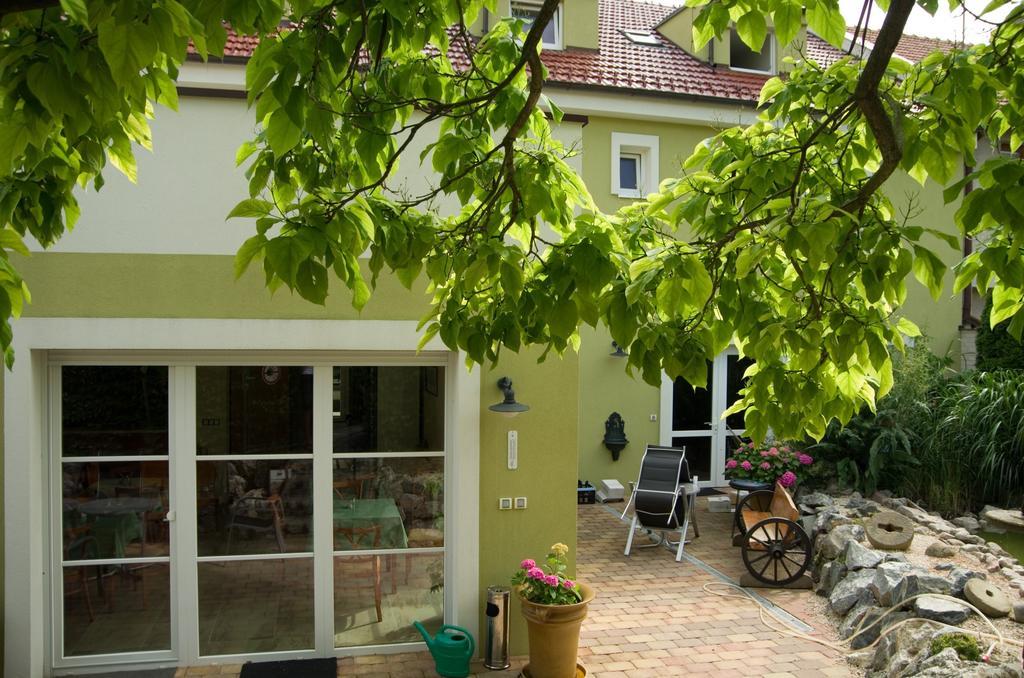 Pension Kiwi Mikulov Luaran gambar